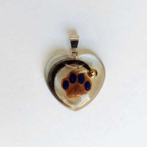 Dije en resina con ceniza